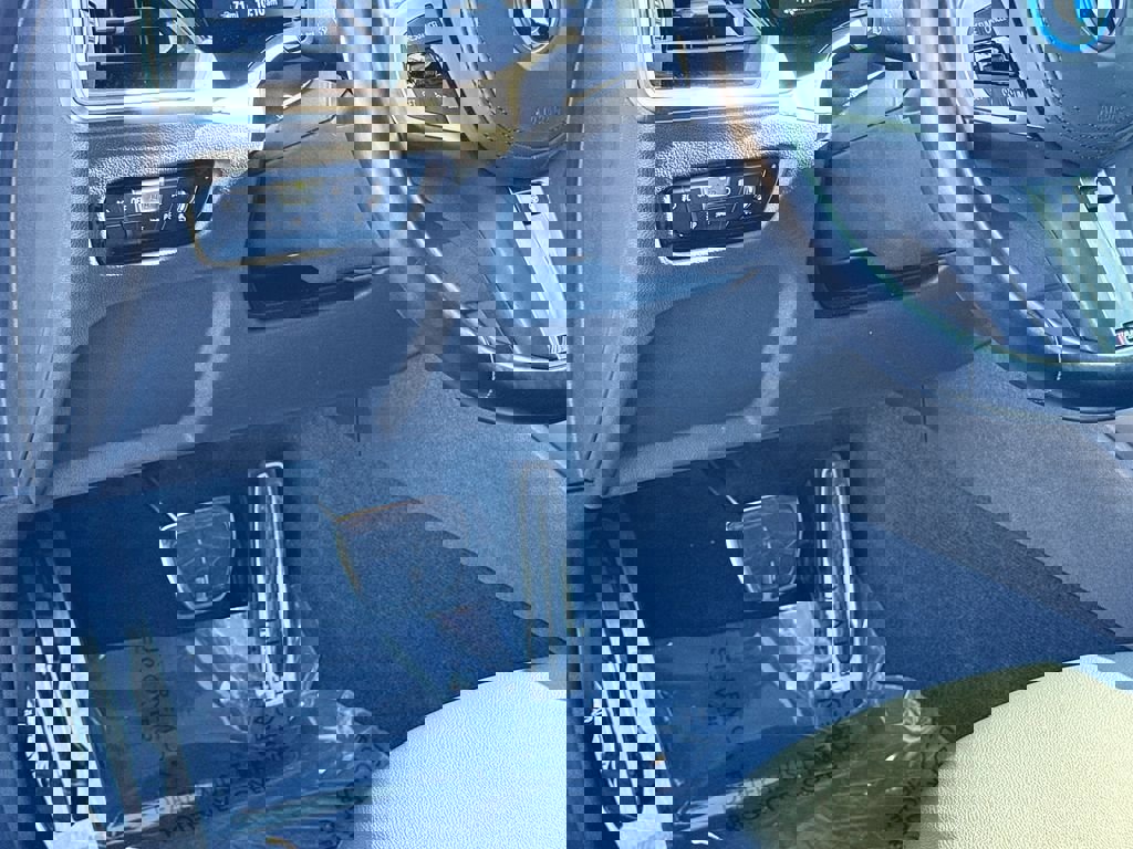 Used 2022 BMW 330e 330e iPerformance w/ M Sport Package image 17