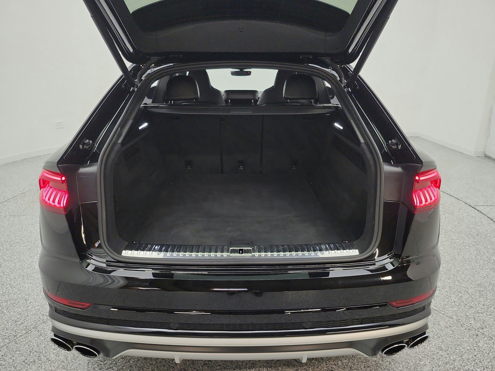 Used 2023 Audi SQ8 Prestige image 21