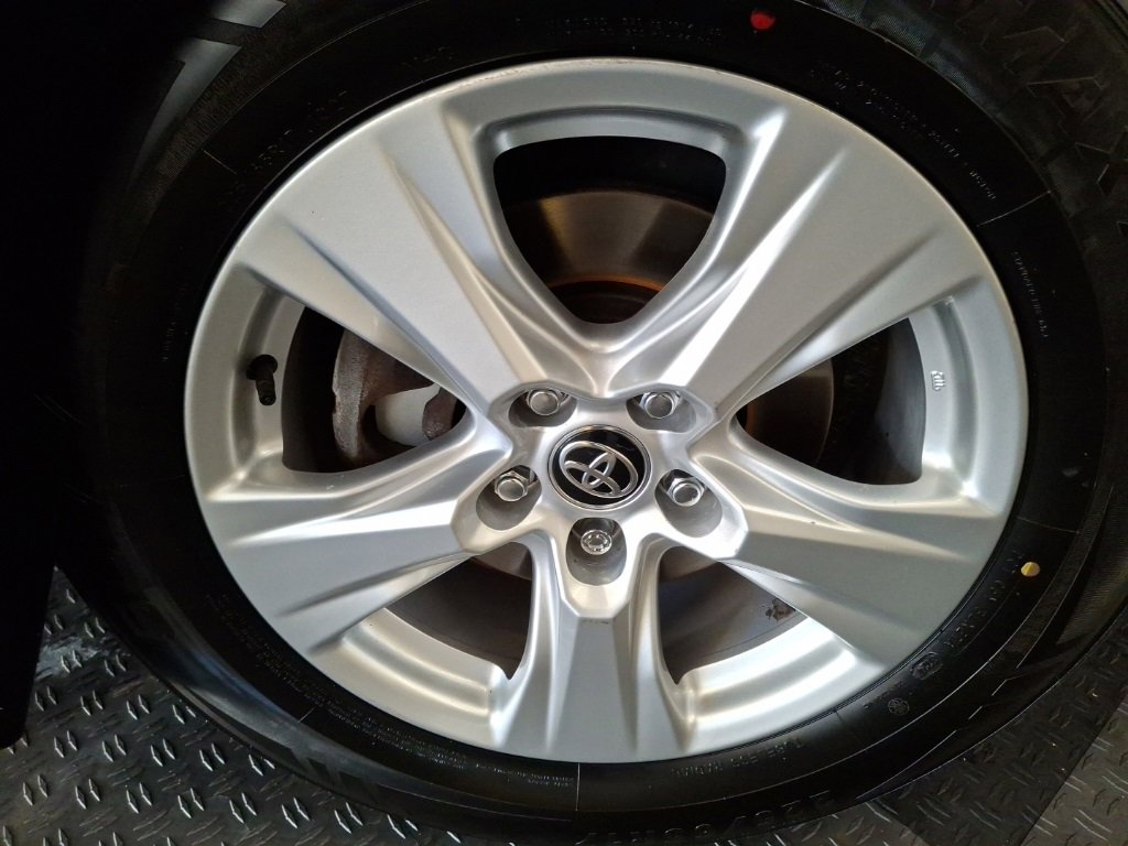 Used 2020 Toyota RAV4 XLE image 4