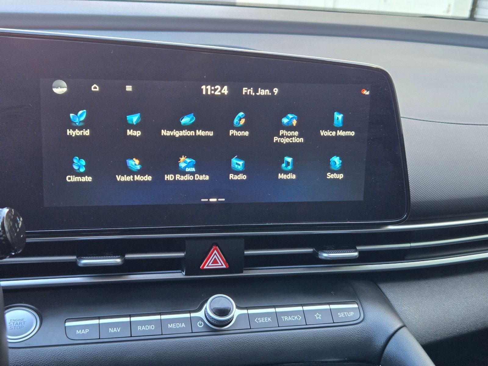 Used 2023 Hyundai Elantra Limited image 13