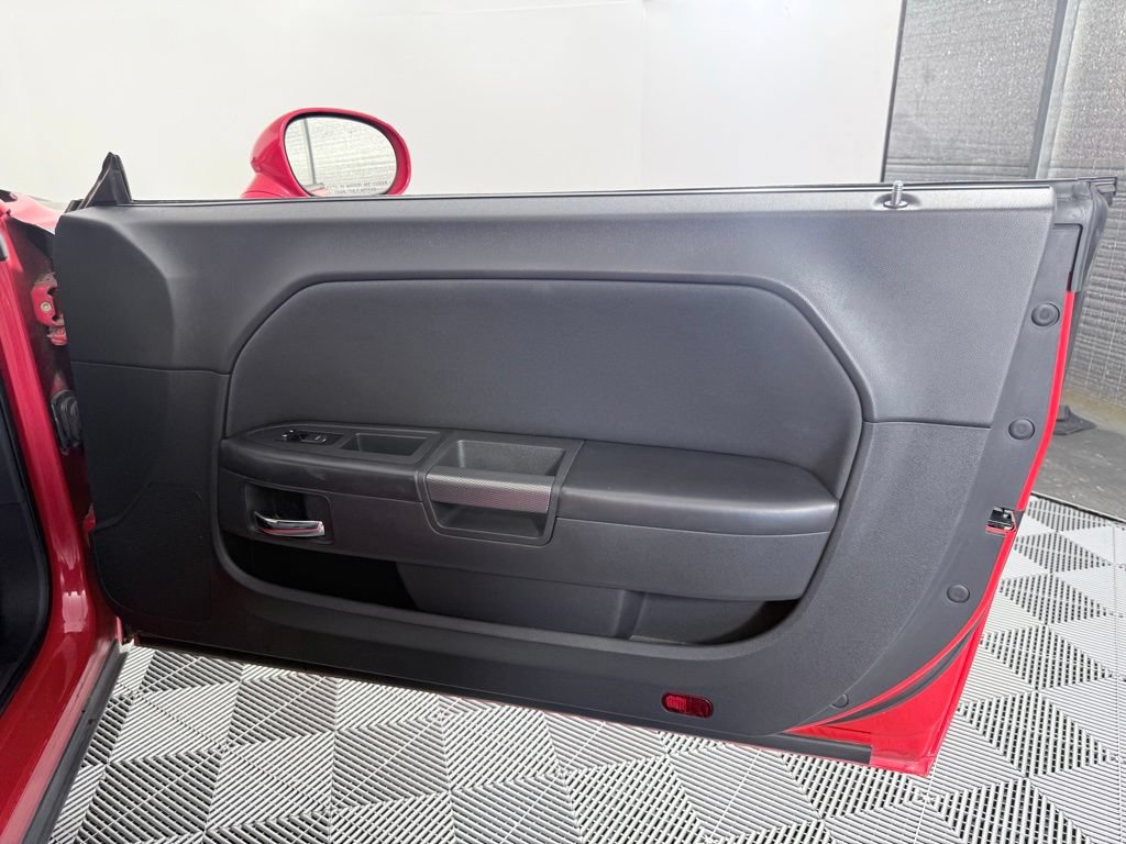 Used 2014 Dodge Challenger R/T RWD image 10