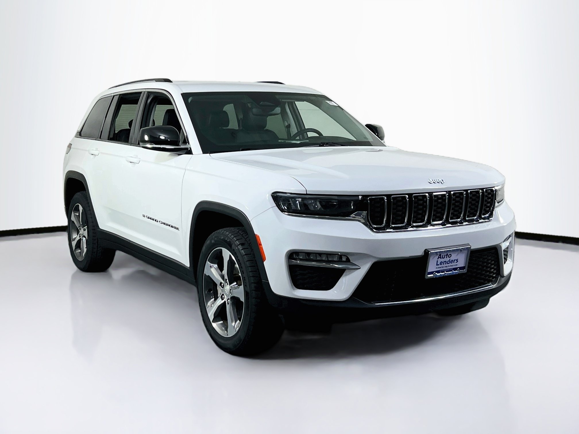 Used 2023 Jeep Grand Cherokee Limited AWD/4WD image 3