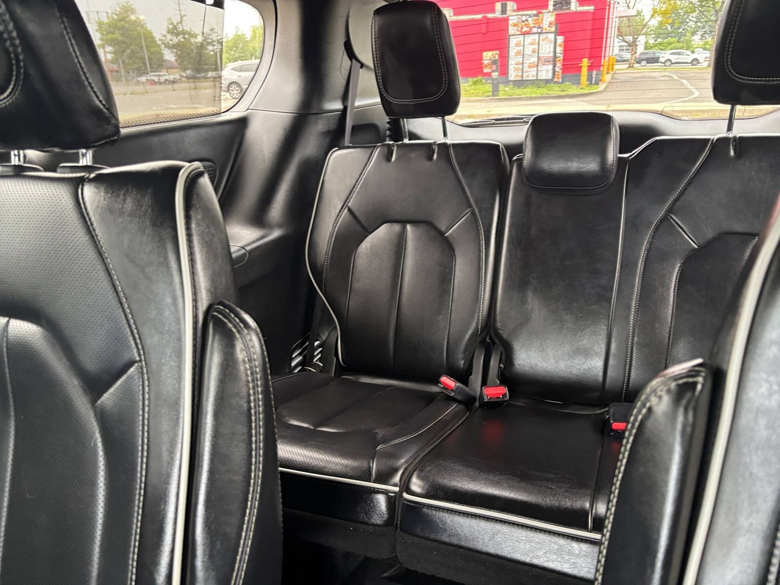 Used 2025 Chrysler Pacifica Limited FWD image 29