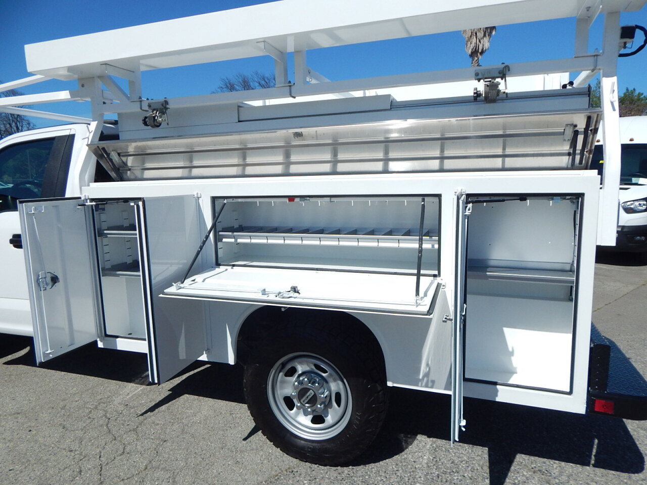 Used 2020 Ford F350 XL w/ Power Equipment Group image 4