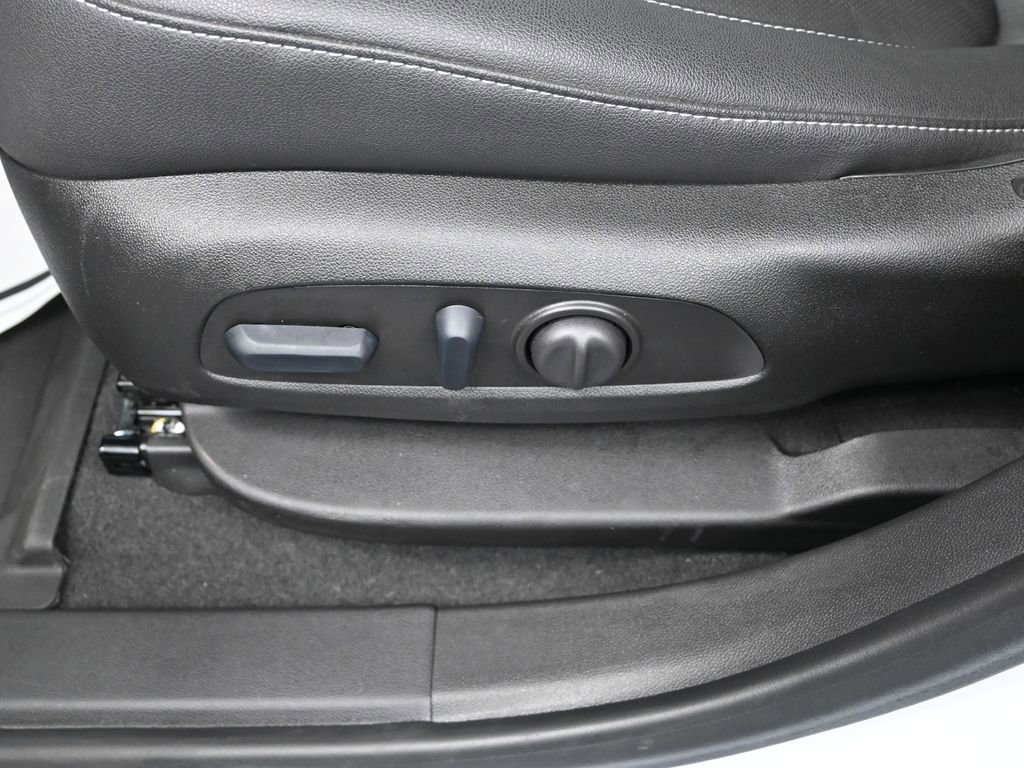 Used 2024 Chevrolet Blazer LT w/ LPO, Floor Liner Package FWD image 12