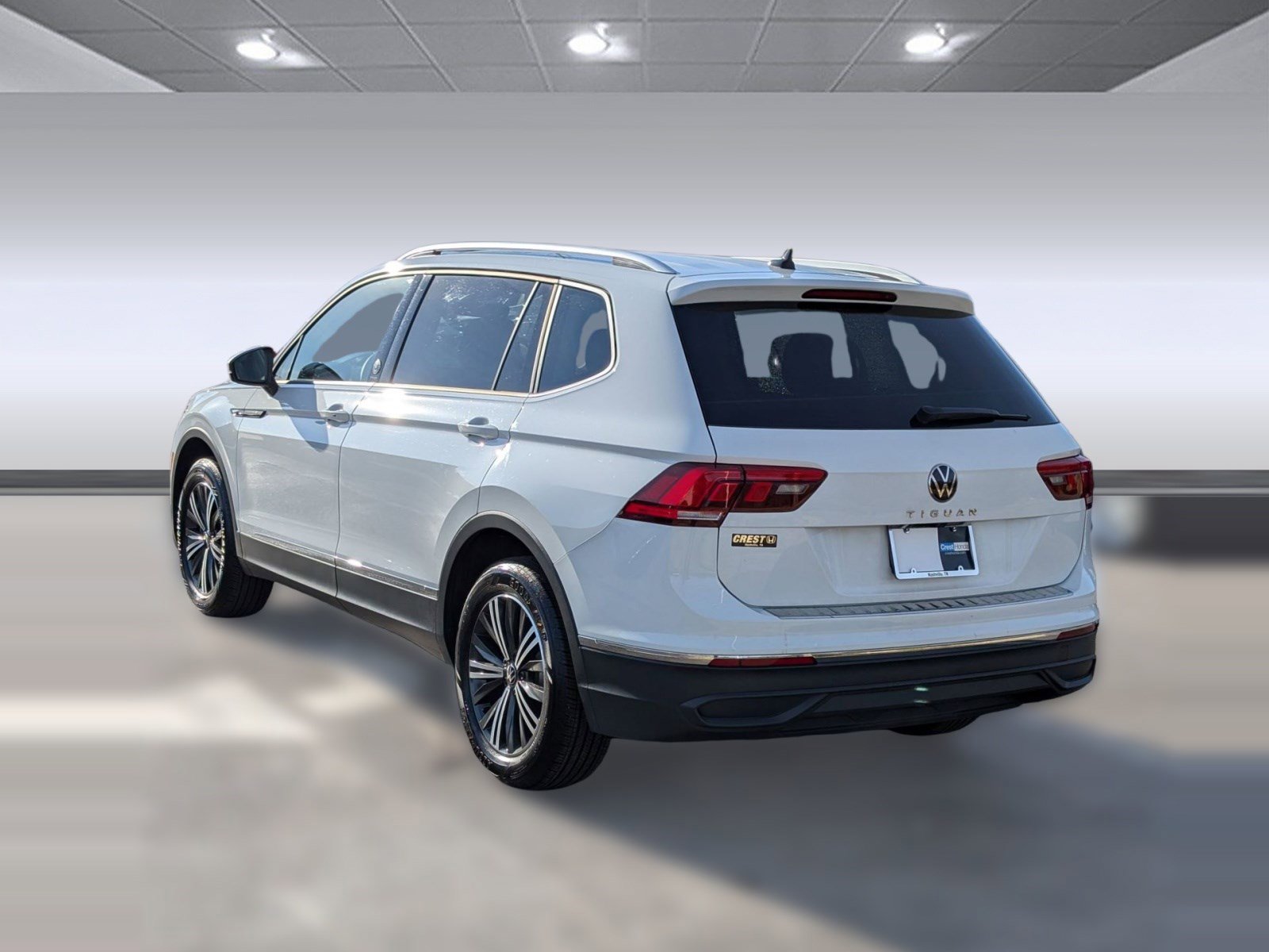 Used 2024 Volkswagen Tiguan SE image 3