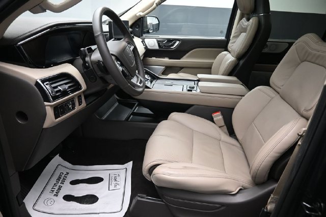 Certified 2024 Lincoln Navigator L Reserve AWD/4WD image 9