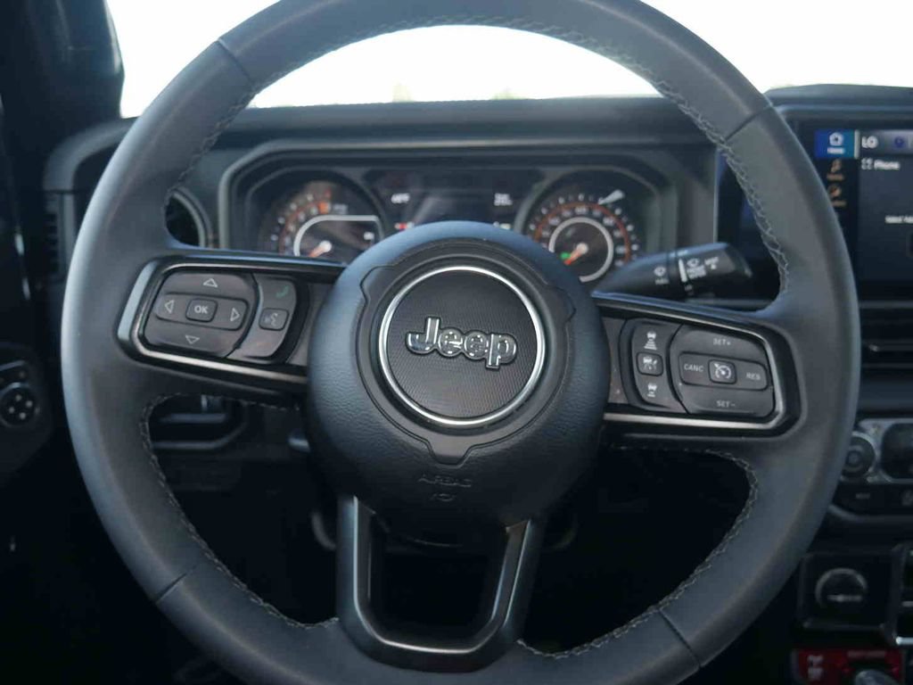 Certified 2026 Jeep Gladiator Mojave AWD/4WD image 36