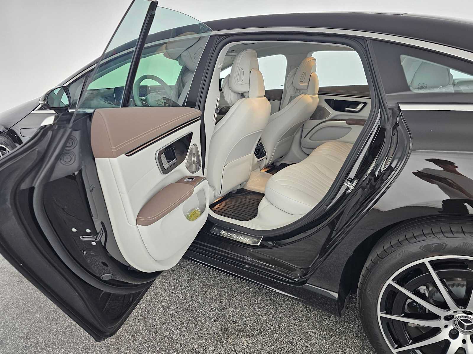 Used 2023 Mercedes-Benz EQS 450+ Sedan image 18