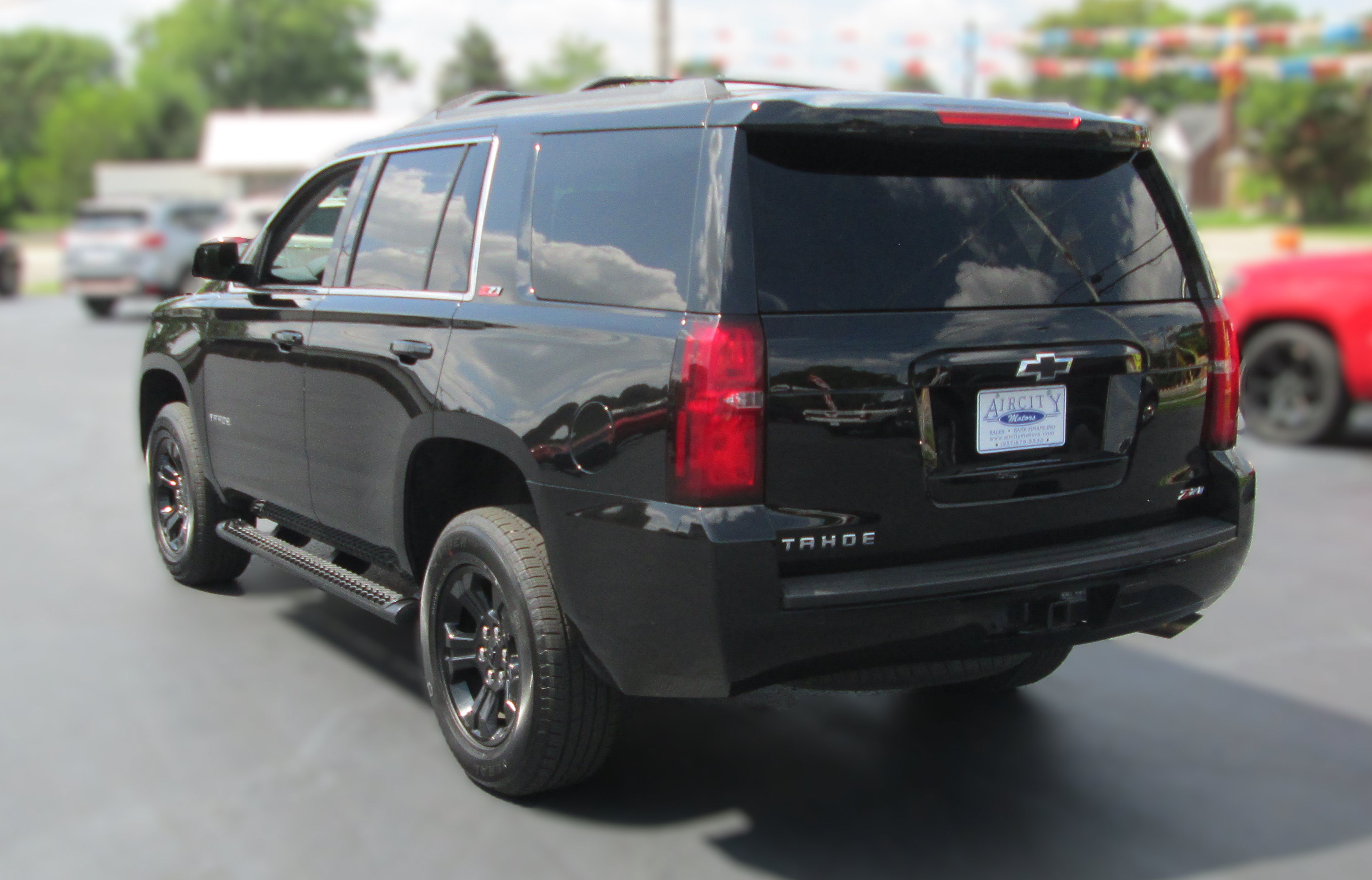 Used 2018 Chevrolet Tahoe LT w/ Z71 Midnight Edition AWD/4WD image 4