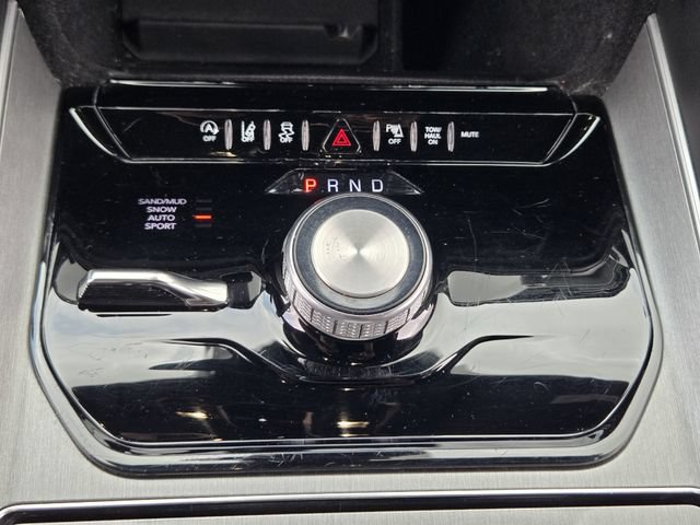Certified 2025 Jeep Wagoneer L Series II AWD/4WD image 18