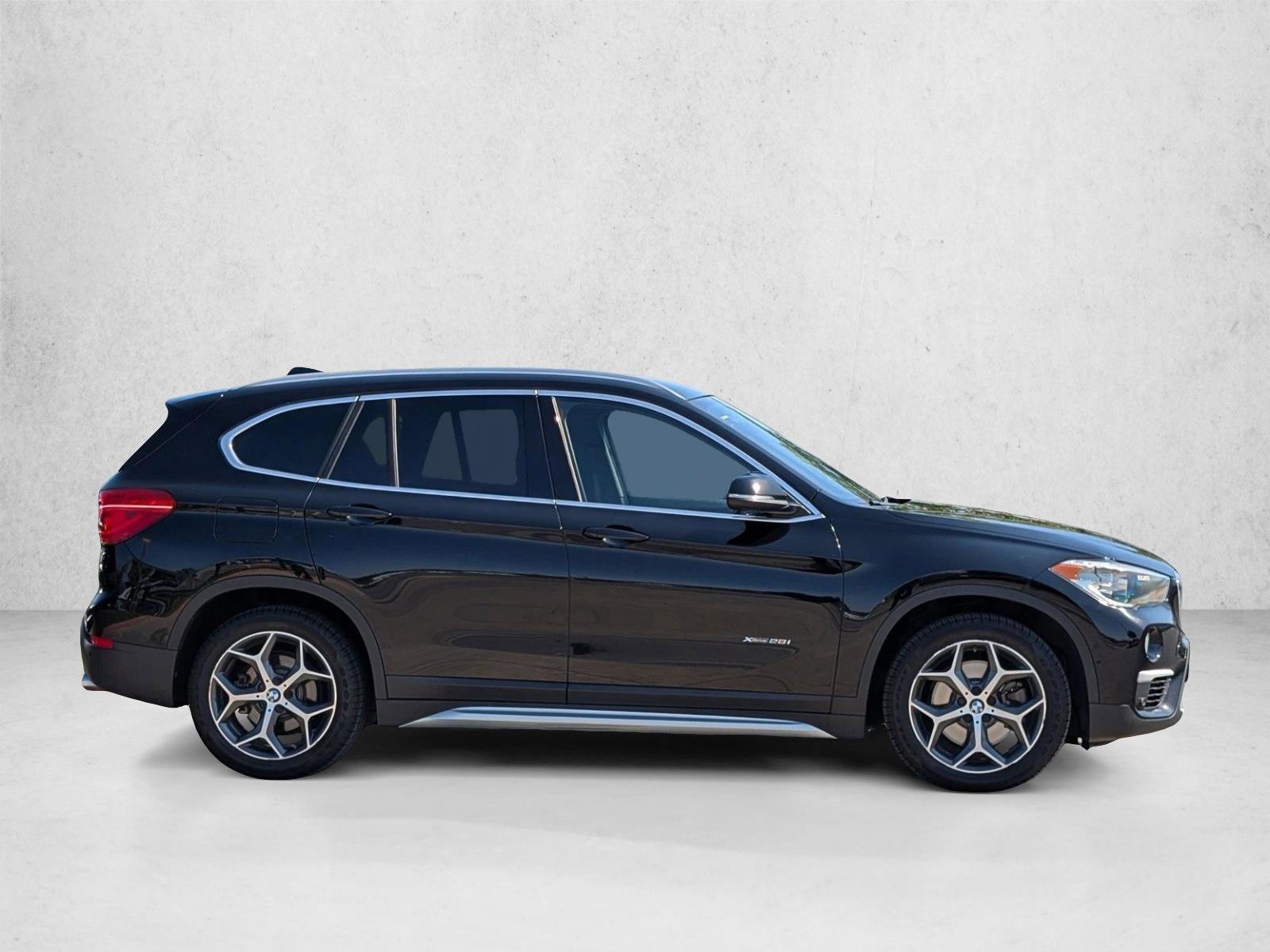 Used 2017 BMW X1 xDrive28i AWD/4WD image 4