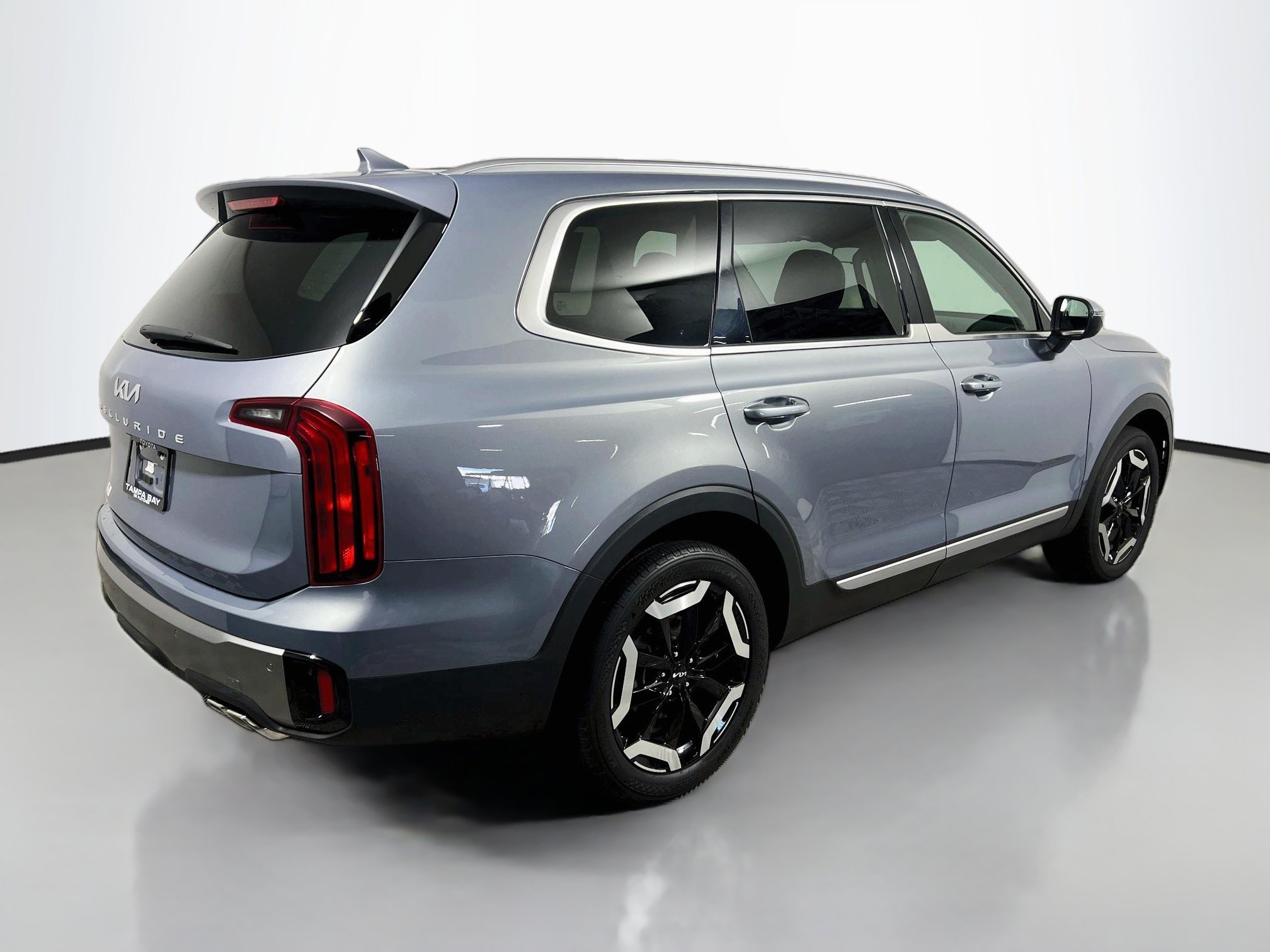 Used 2025 Kia Telluride S FWD image 4