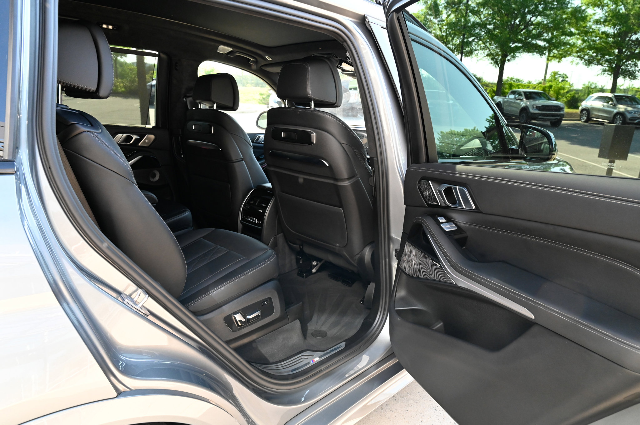 Used 2023 BMW X7 M60i w/ Executive Package AWD/4WD image 48
