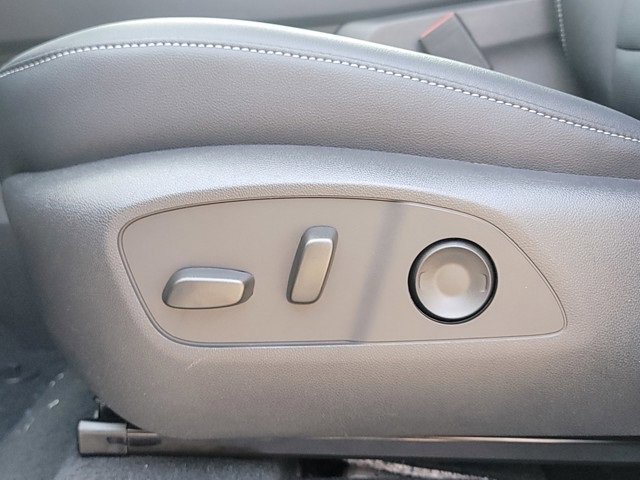 New 2026 Chevrolet Traverse LT w/ Driver Confidence Package image 33