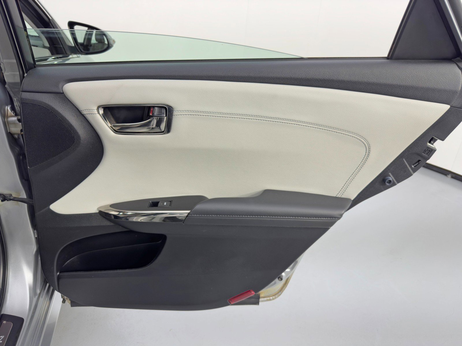 Used 2016 Toyota Avalon Limited w/ Toyota Safety Sense Package image 42