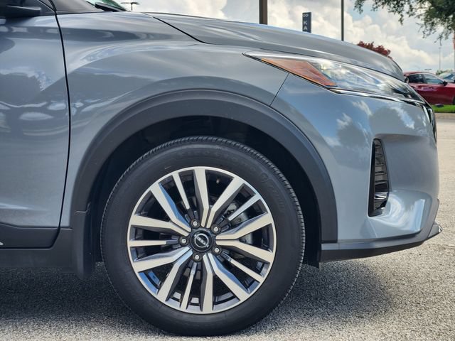 Used 2024 Nissan Kicks SR w/ SR Premium Package FWD image 9