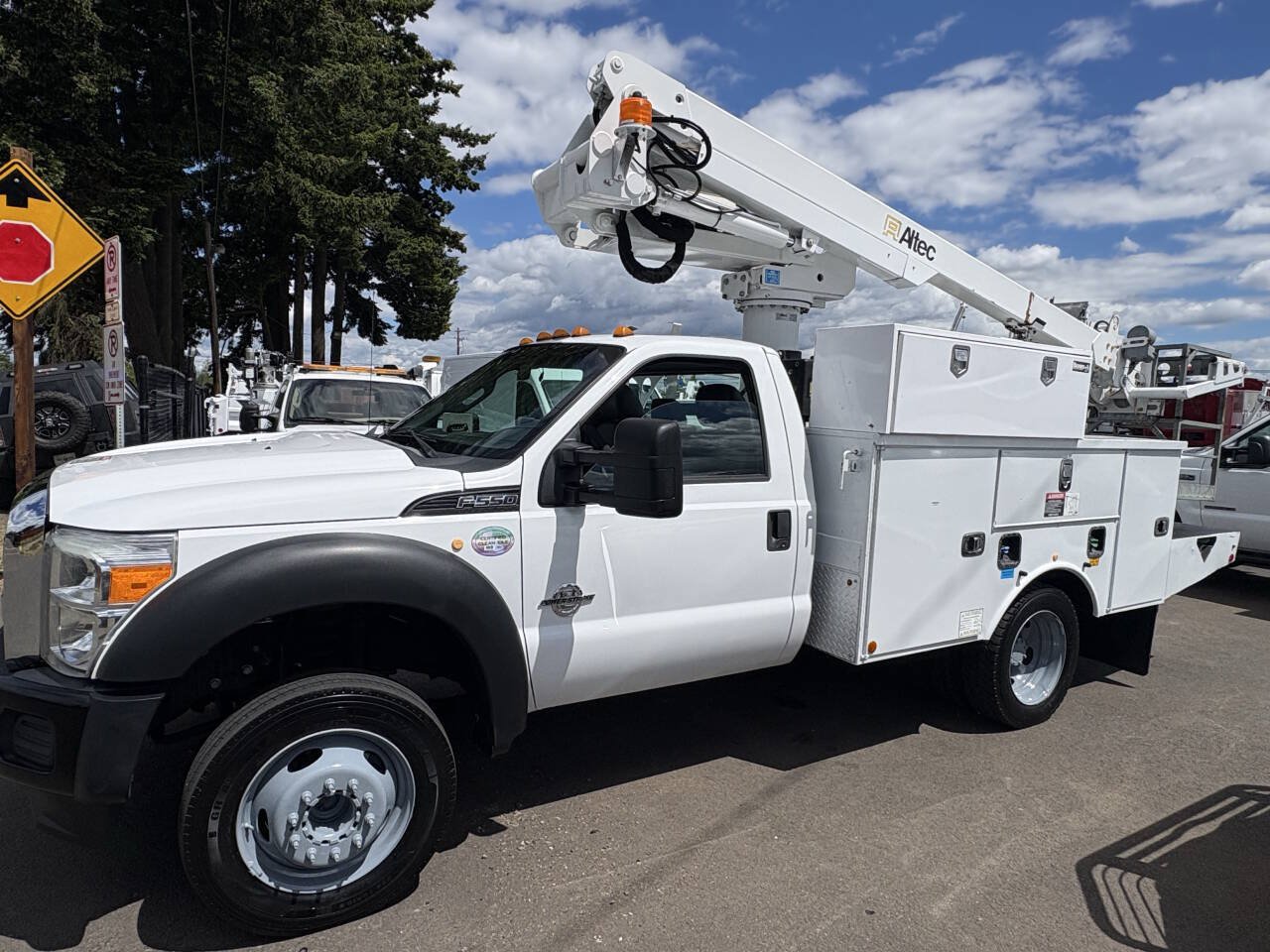 Used 2016 Ford F550 Luxury w/ Snow Plow Prep Package RWD image 3
