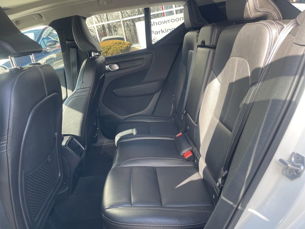 Used 2020 Volvo XC40 T5 Momentum image 20