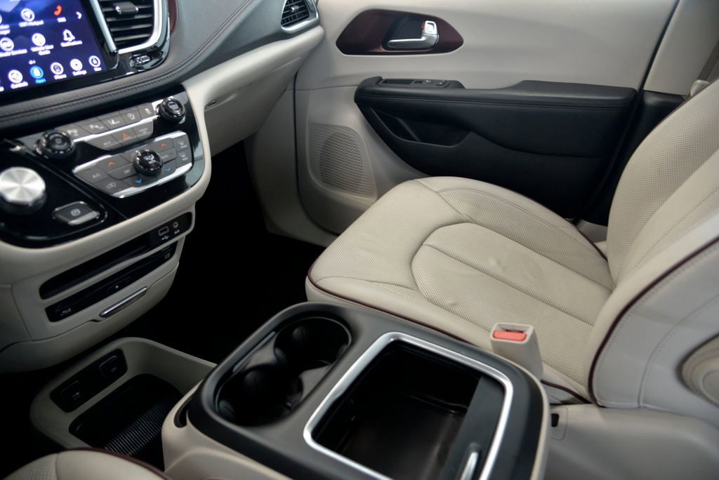 Used 2019 Chrysler Pacifica Limited w/ Advanced Safetytec Group image 27