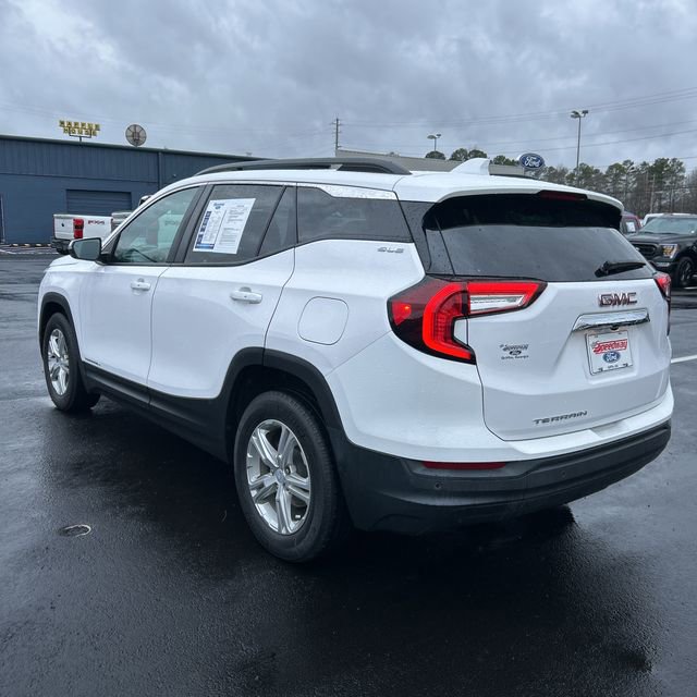 Used 2022 GMC Terrain SLE w/ Driver Convenience Package image 3