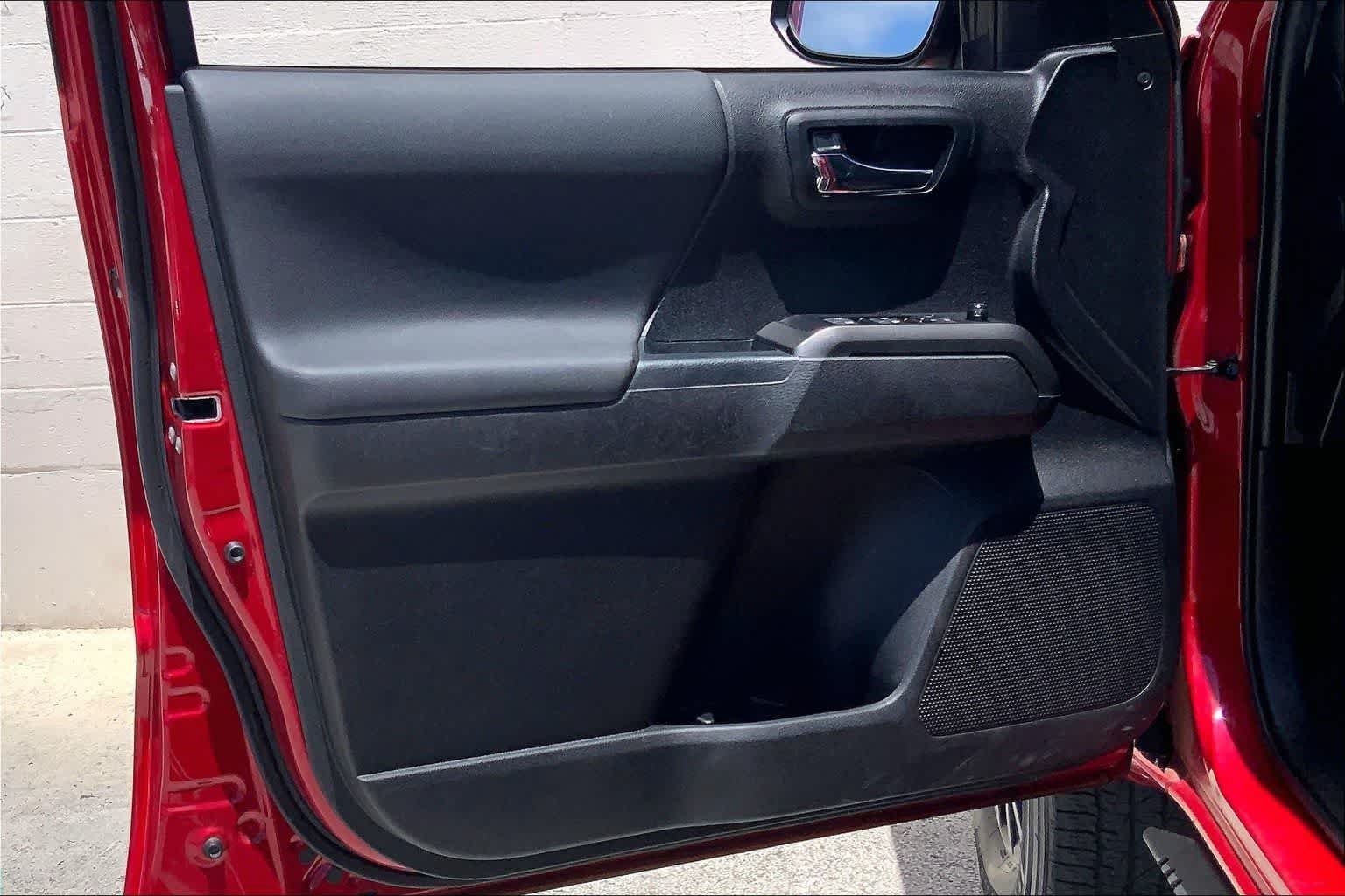 Used 2021 Toyota Tacoma SR AWD/4WD image 27