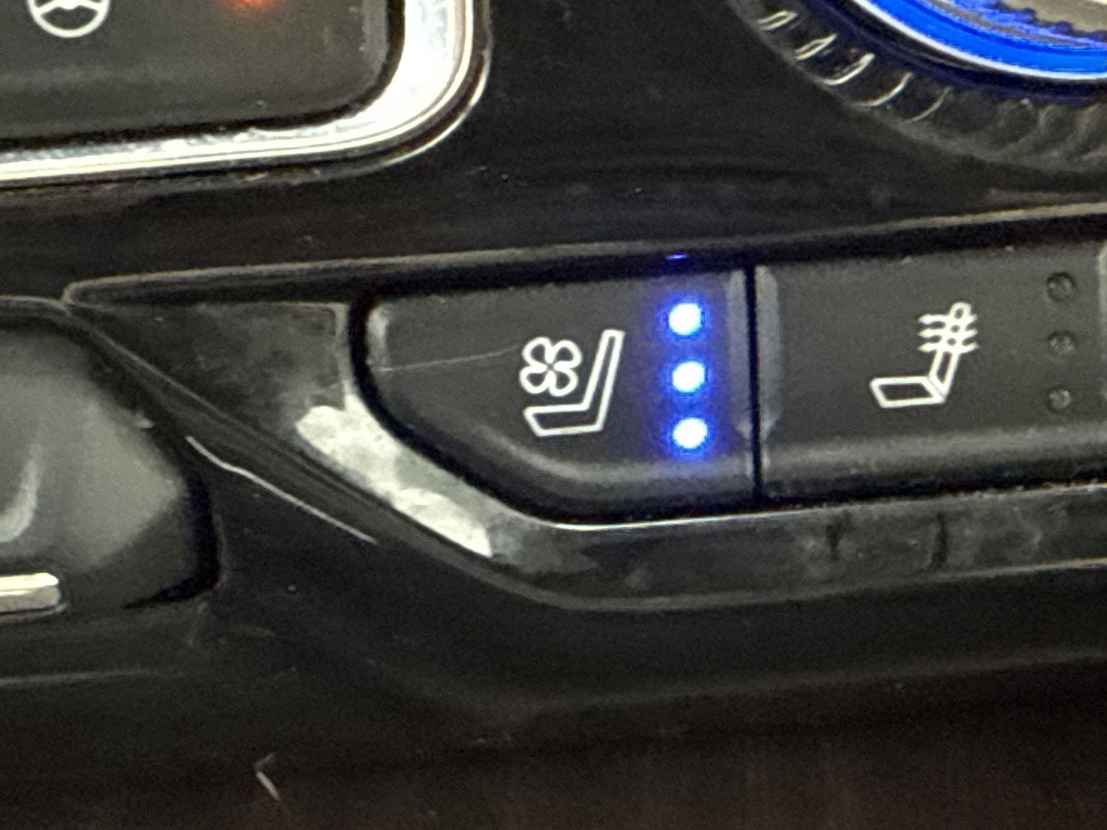 Used 2023 GMC Yukon XL Denali w/ Denali Reserve Package image 30