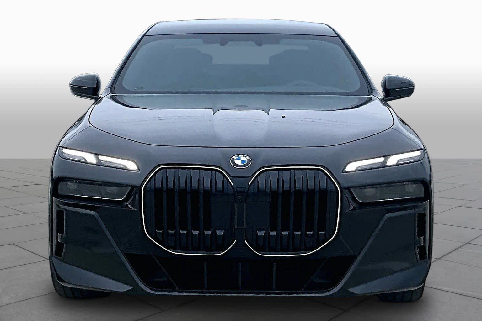 Used 2026 BMW 760i xDrive AWD/4WD image 3