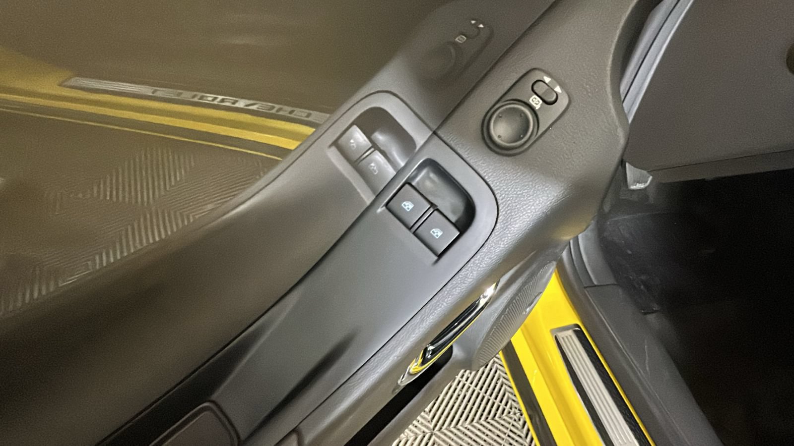 Used 2010 Chevrolet Camaro SS RWD image 11