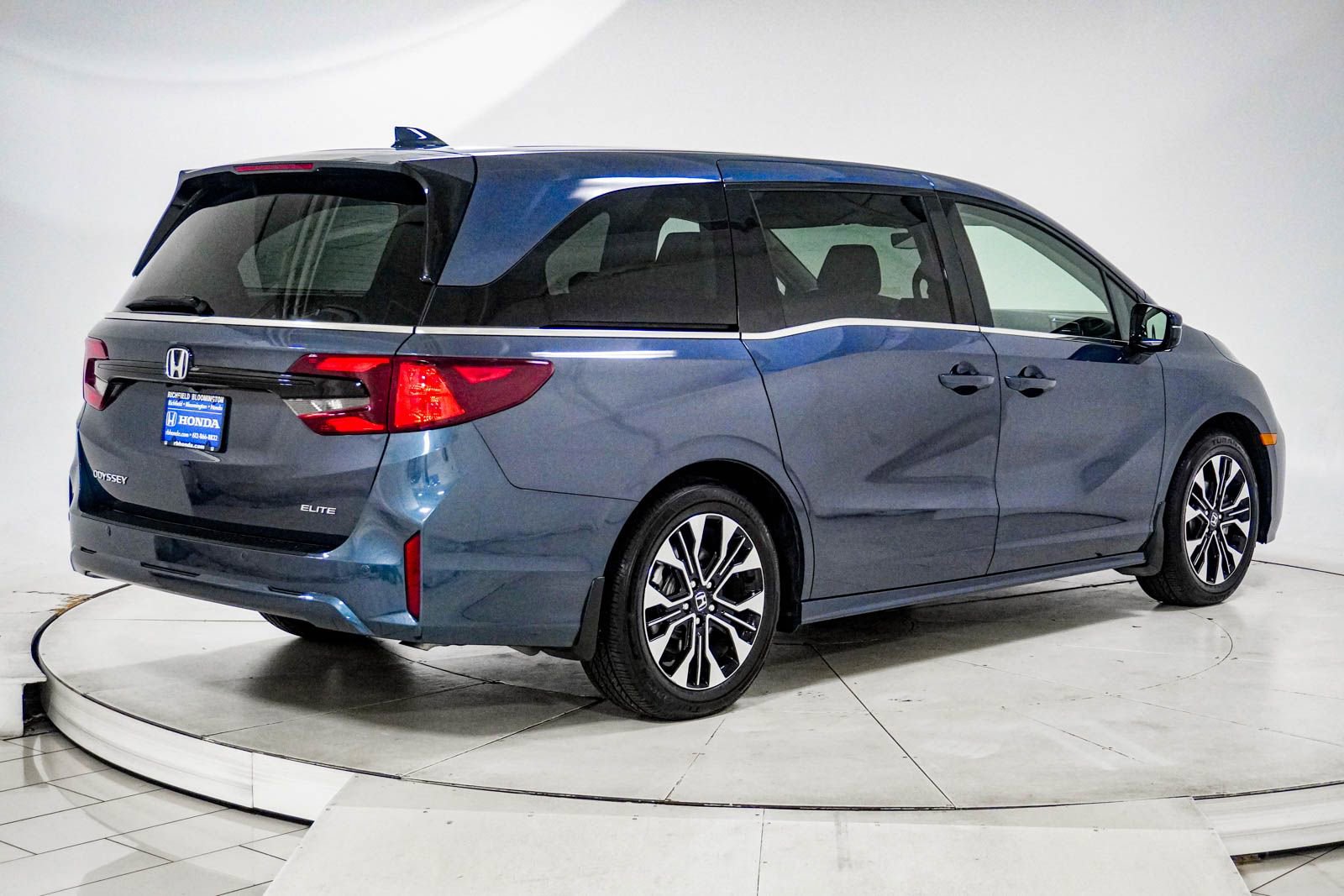 Used 2025 Honda Odyssey Elite image 12