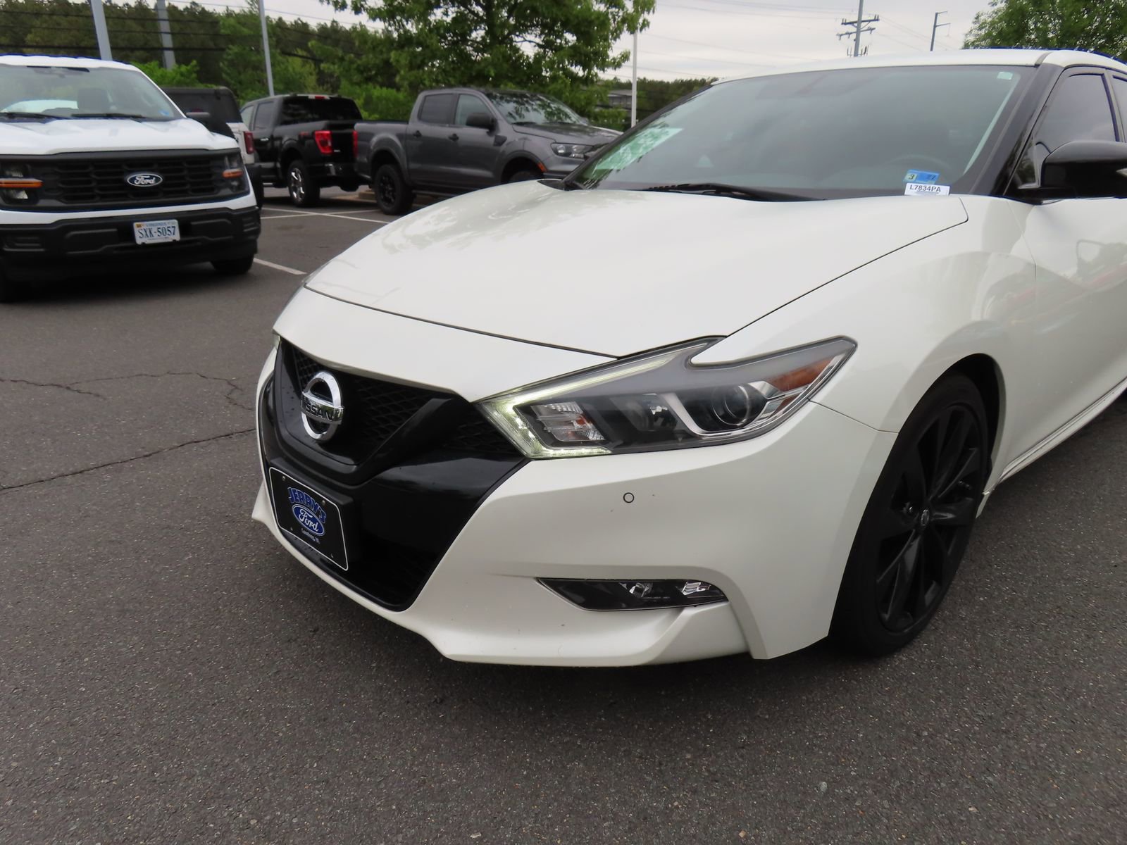 Used 2018 Nissan Maxima SR w/ Midnight Edition FWD image 9