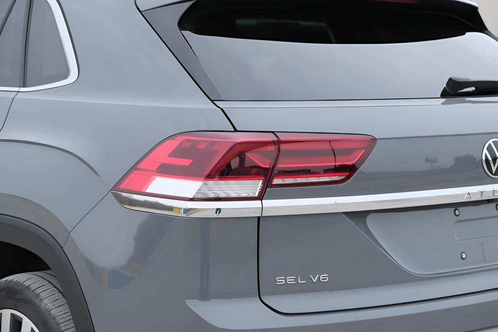 Used 2023 Volkswagen Atlas Cross Sport SEL Premium R-Line image 38