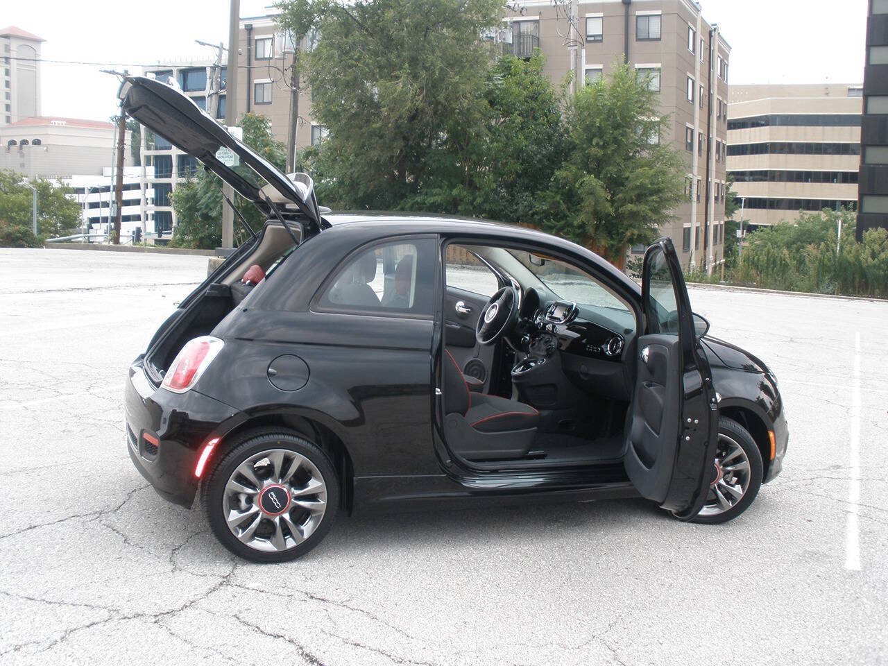 Used 2017 FIAT 500 Pop w/ Sport Appearance Package FWD image 22