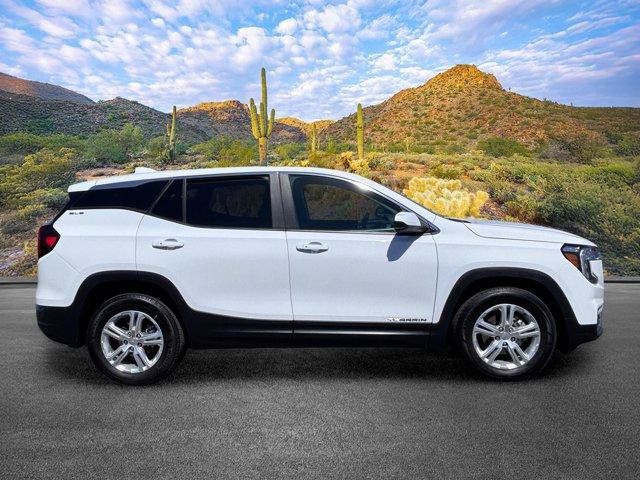 Used 2024 GMC Terrain SLE FWD image 3