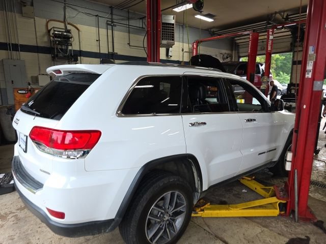 Used 2018 Jeep Grand Cherokee Limited AWD/4WD image 10