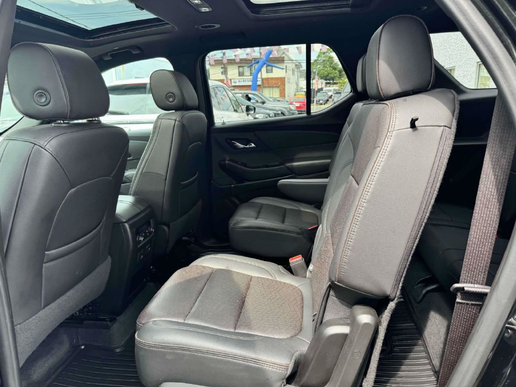 Used 2023 Chevrolet Traverse High Country AWD/4WD image 13