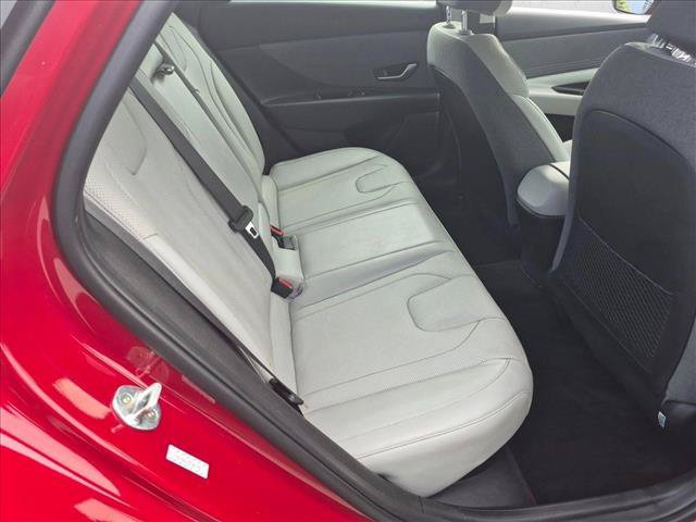 Used 2023 Hyundai Elantra Limited w/ Preferred Accessory Package FWD image 18