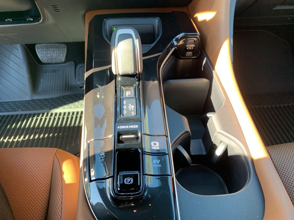 New 2025 Toyota Crown Signia image 21