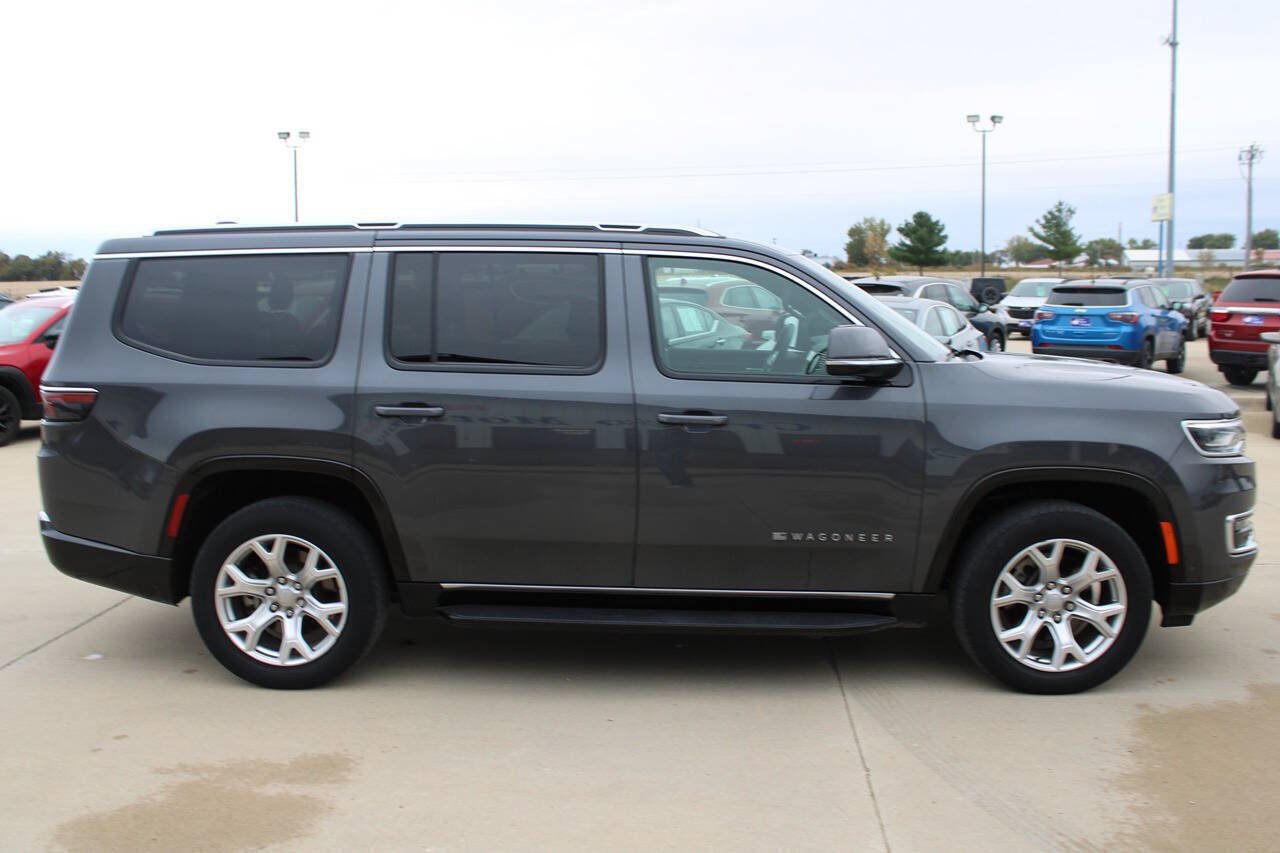 Used 2022 Jeep Wagoneer Series II AWD/4WD image 4