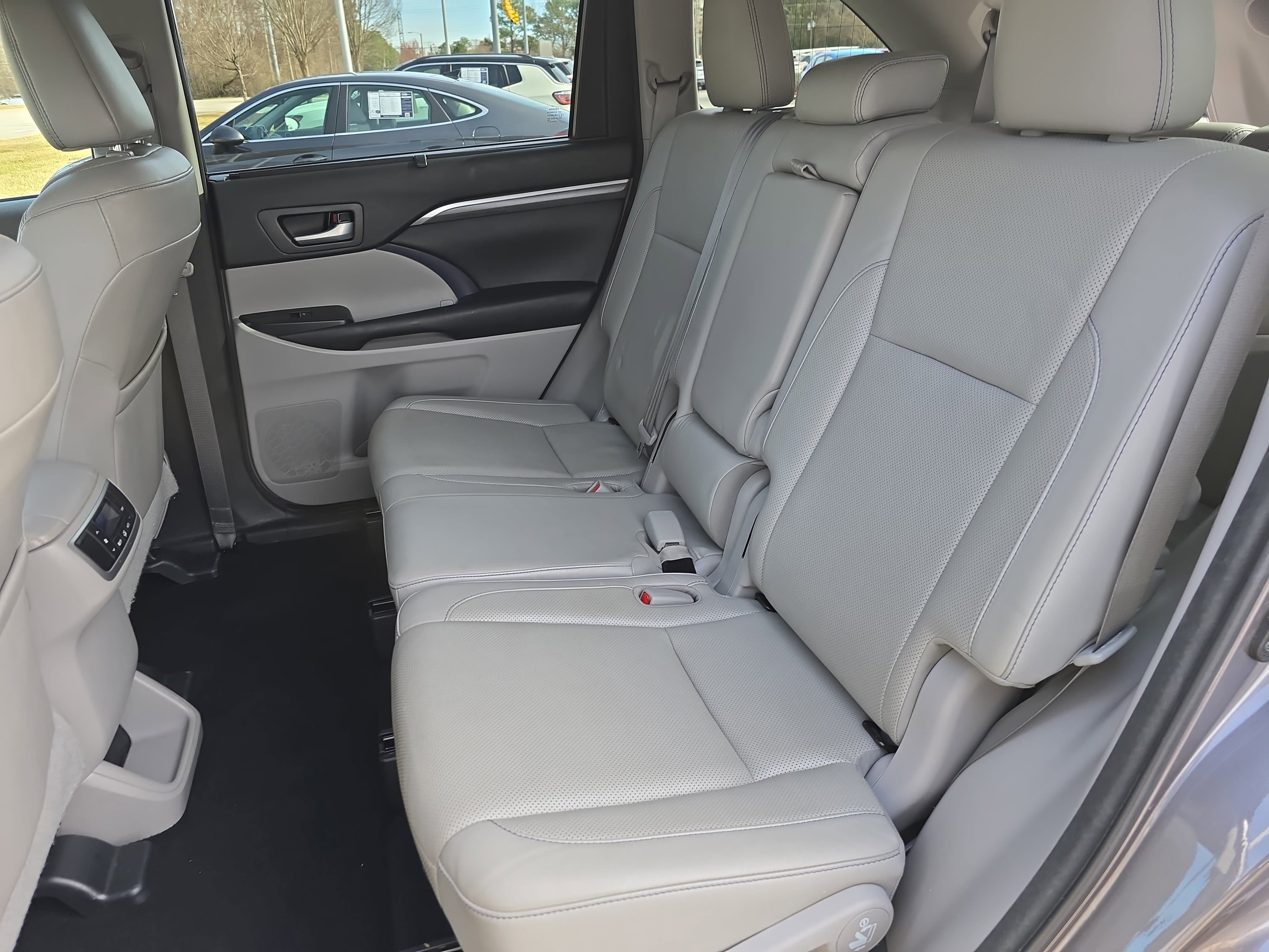 Used 2017 Toyota Highlander Limited image 15