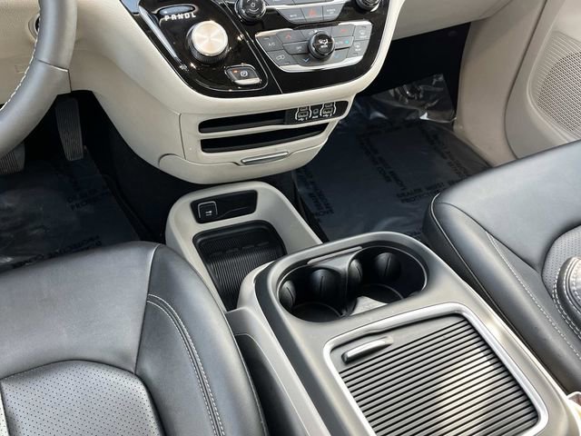 Used 2024 Chrysler Pacifica Limited FWD image 18