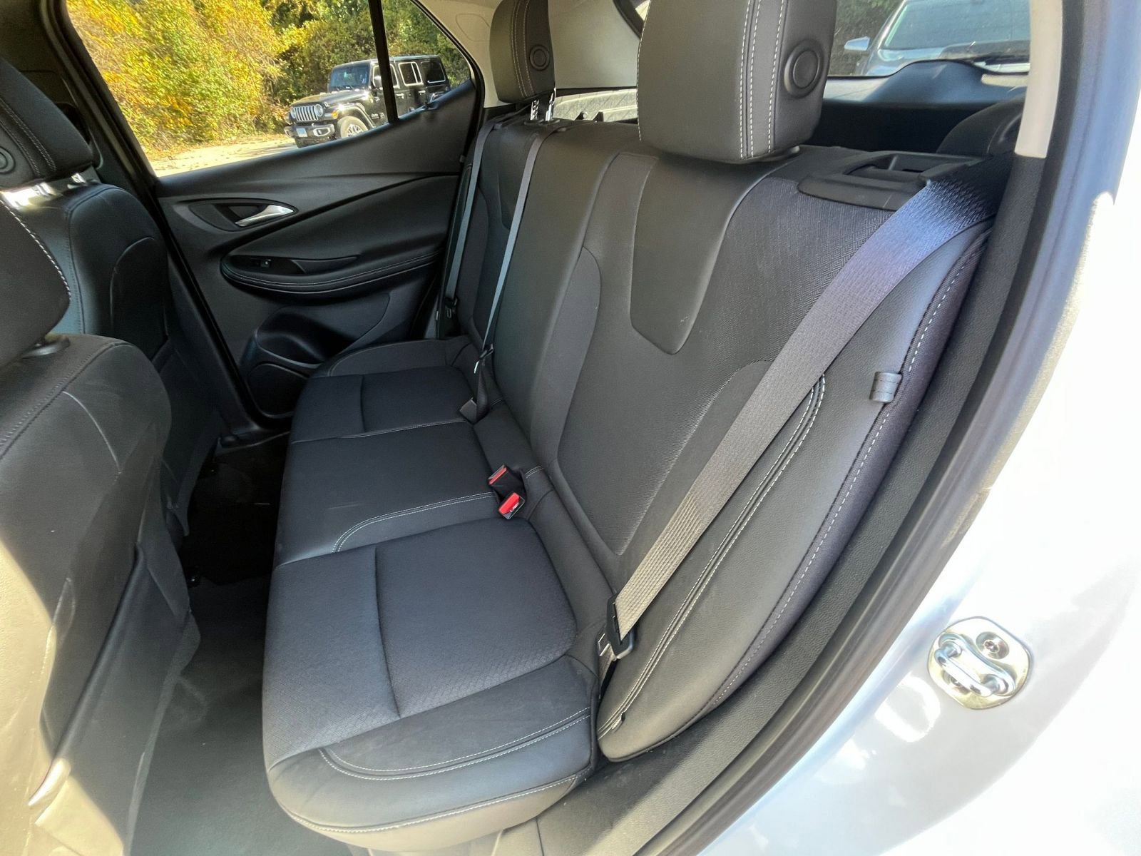 Used 2025 Buick Encore GX Preferred image 32