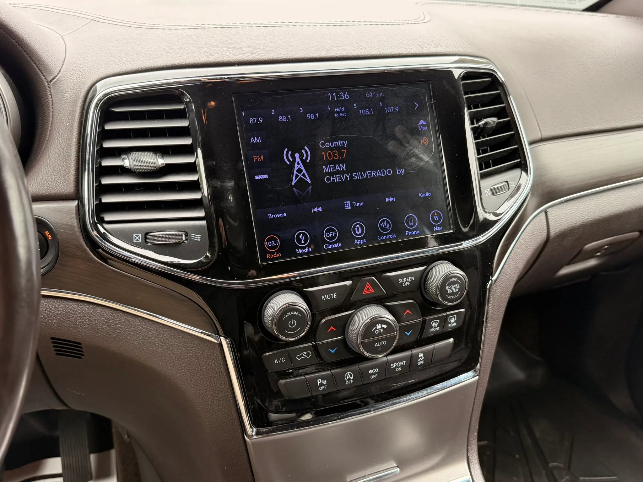 Used 2019 Jeep Grand Cherokee Overland AWD/4WD image 22