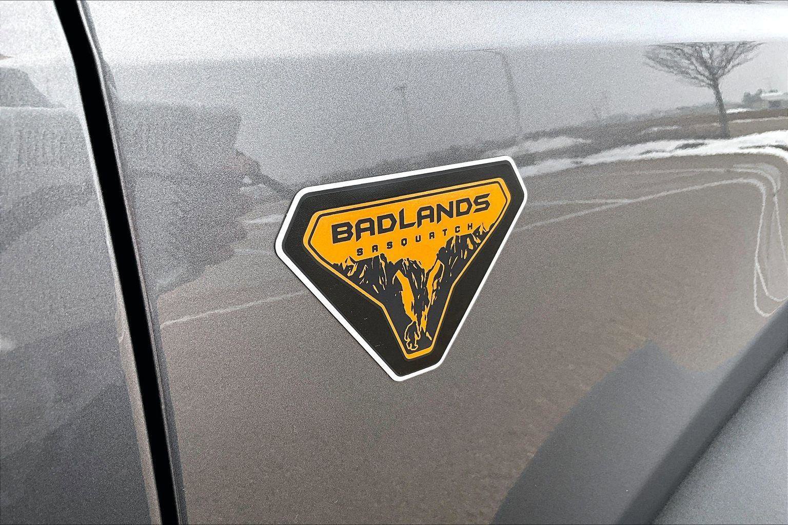 Used 2021 Ford Bronco Badlands image 9