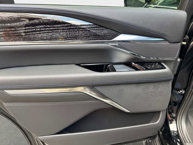 New 2025 Cadillac Escalade IQ Luxury 1 w/ Smart Trailering package image 12