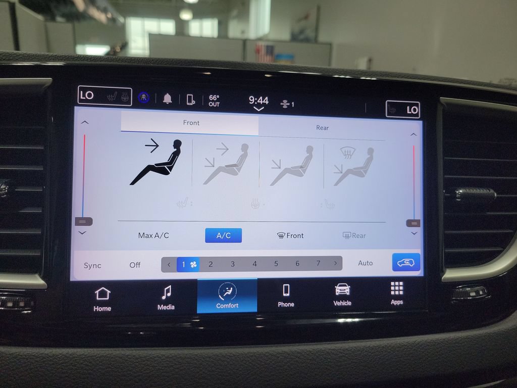 Certified 2023 Chrysler Pacifica Touring-L FWD image 38