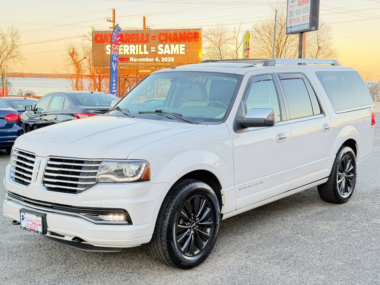 Used 2015 Lincoln Navigator L 4WD image 8