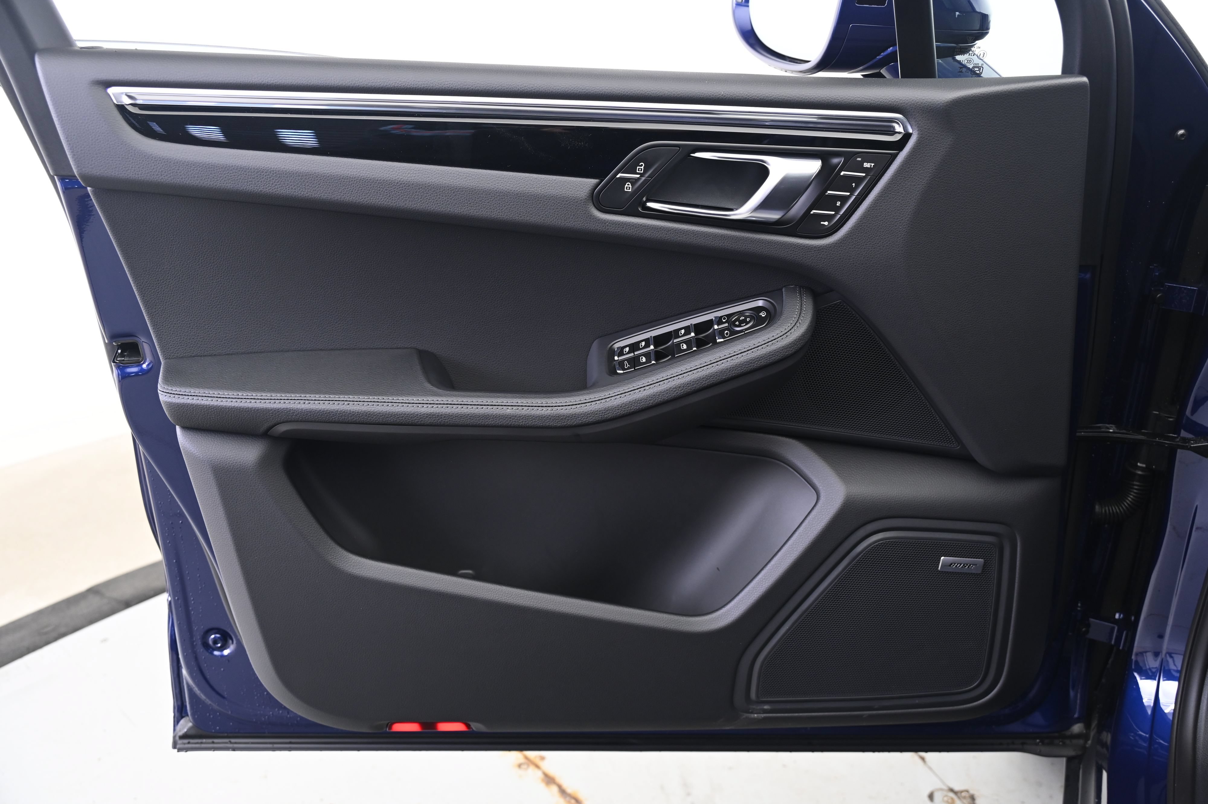 Certified 2026 Porsche Macan AWD/4WD image 26