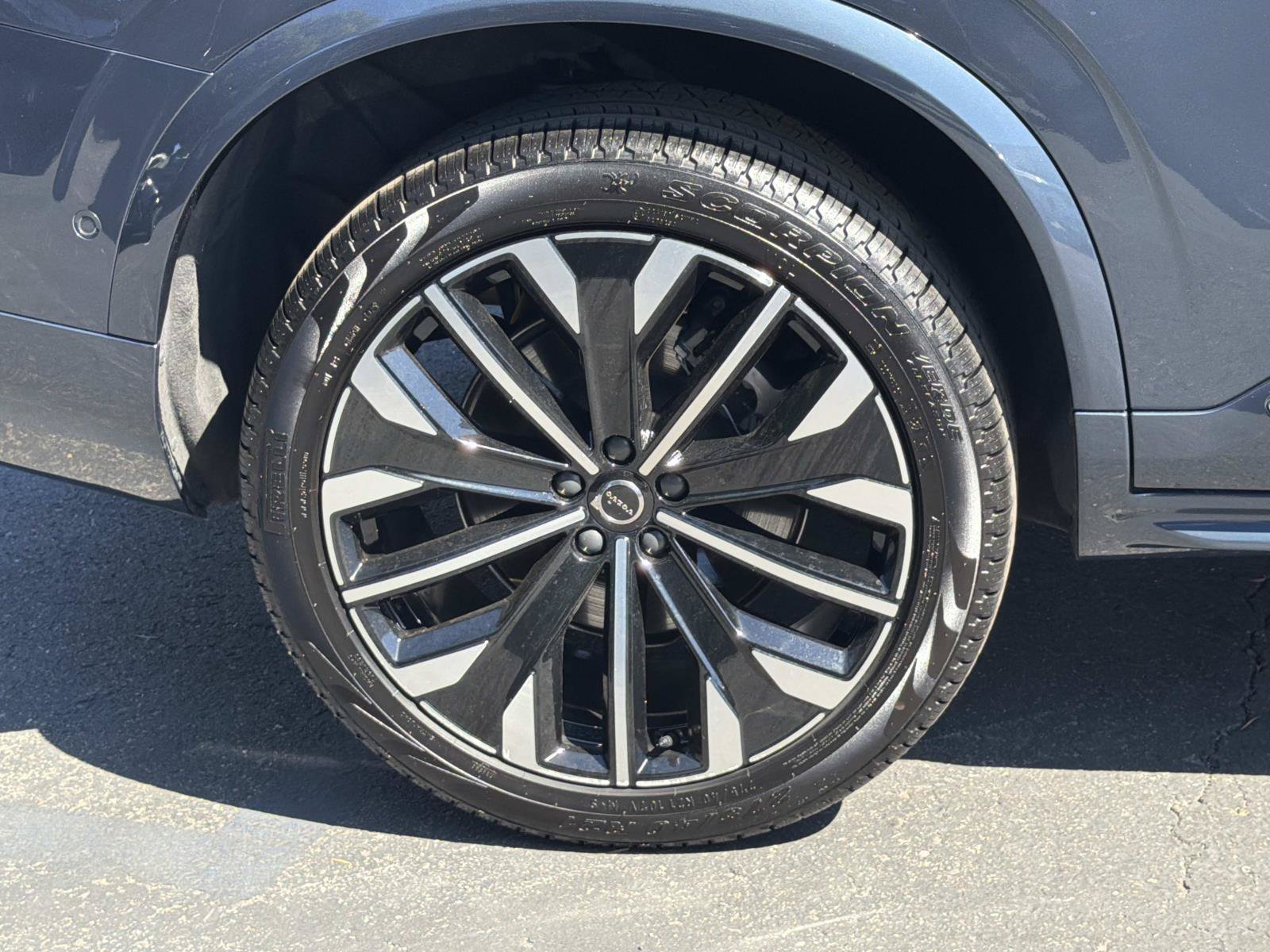 Certified 2026 Volvo XC90 B6 Plus AWD/4WD image 28