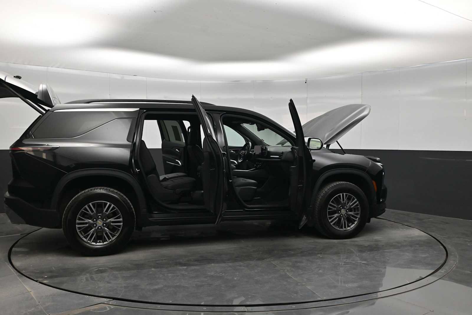 Used 2025 Chevrolet Traverse LT AWD/4WD image 46